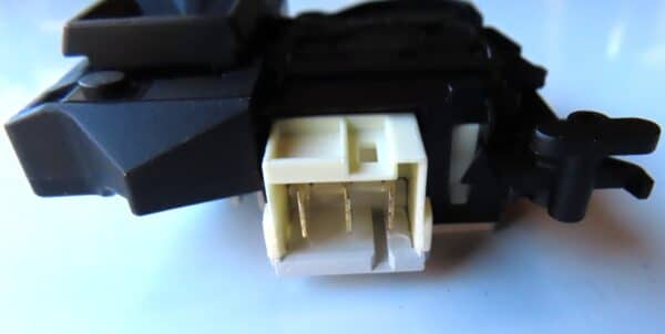 HISENSE DOOR INTERLOCK 579333 - Image 3