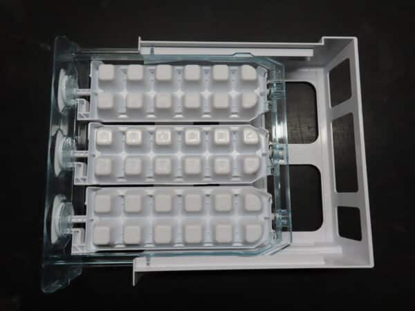 ELECTROLUX/WEST FREEZER TWIST & SERVE ICE TRAY 8588119567010 - Image 2