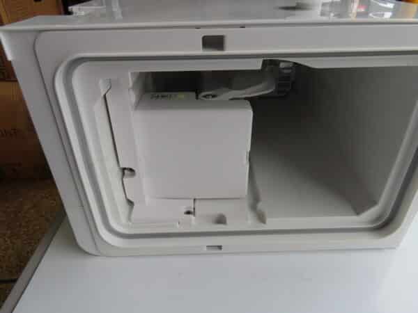 WESTINGHOUSE FRIDGE ICE MAKER & BOX 3011199510 - Image 3