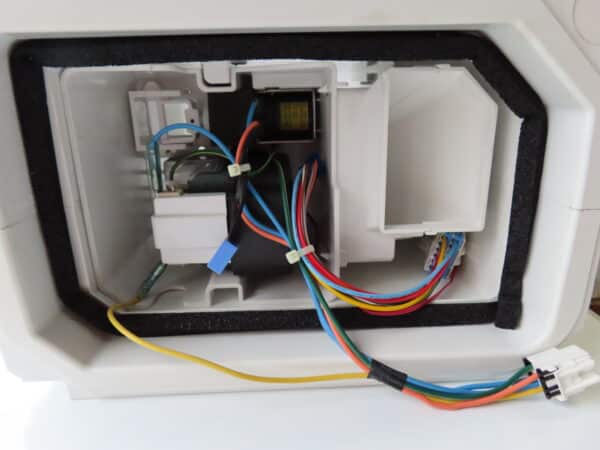 WESTINGHOUSE FRIDGE ICE MAKER & BOX 3011199510