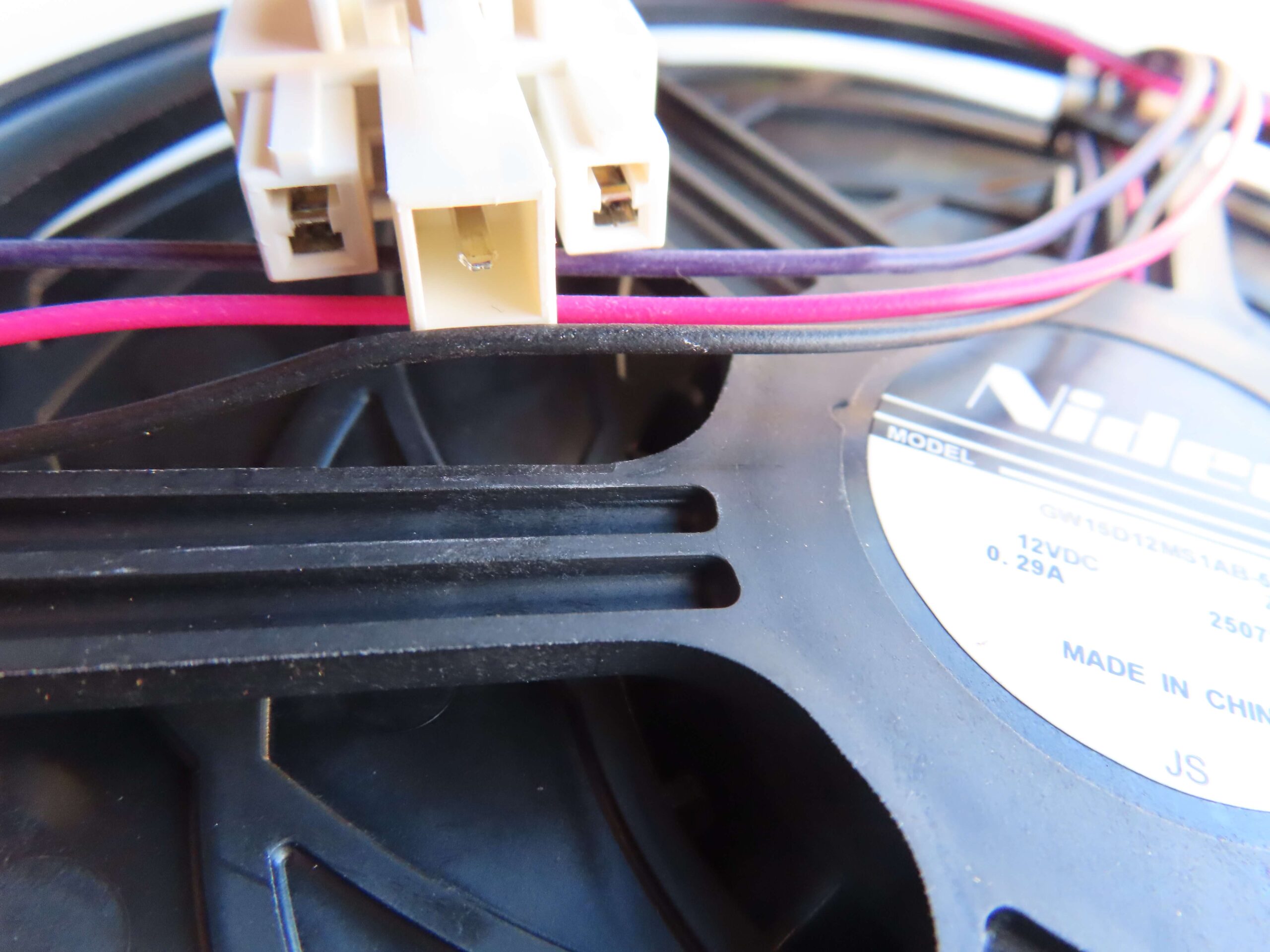 HISENSE FRIDGE DC MOTOR FAN K1960493 - Image 7