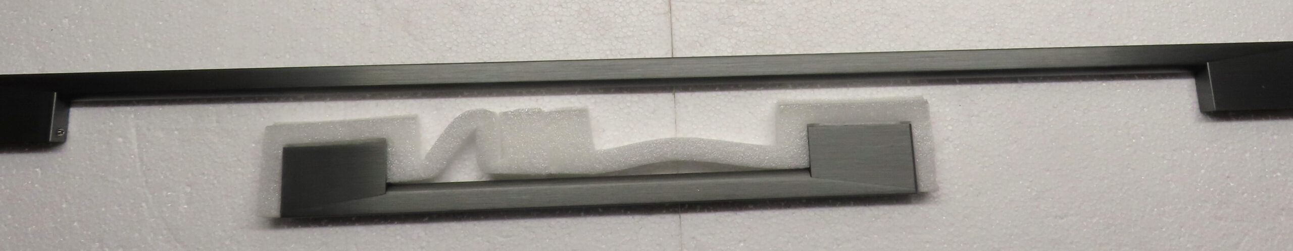 Electrolux Fridge And Freezer Handle And Pedestal Kit A12734801 - Image 7